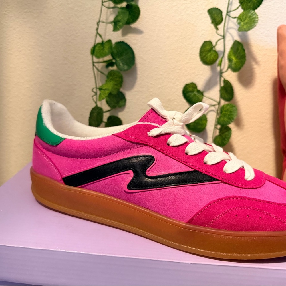Steve Madden Pink Suede Low-Top Sneakers with Black Accent and Gum Sole